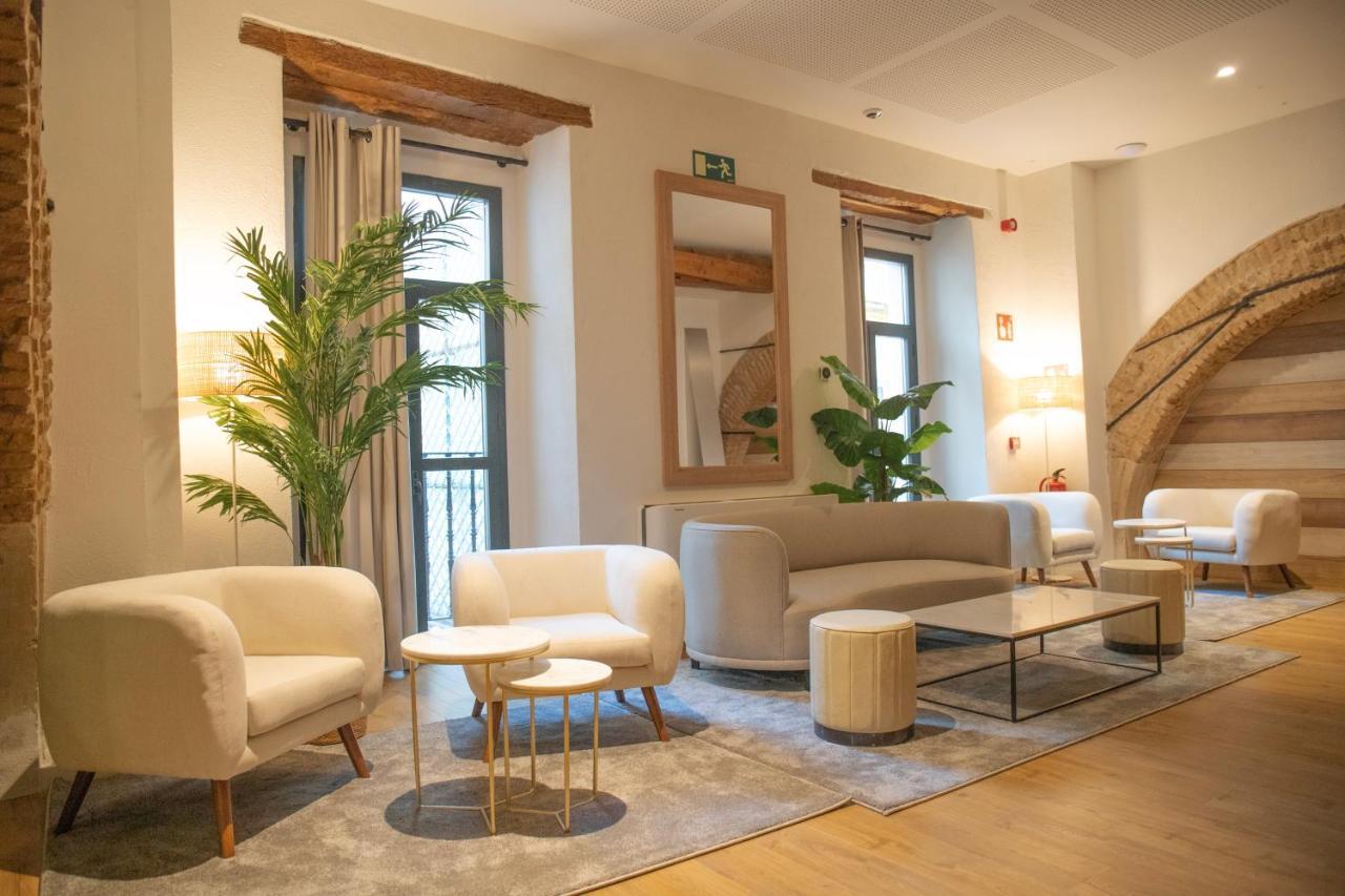 Nqn Aparts & Suites Sevilla ภายนอก รูปภาพ