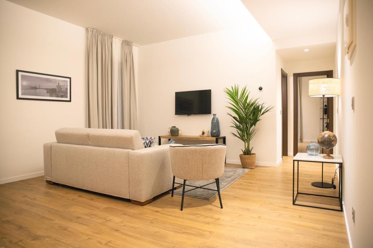 Nqn Aparts & Suites Sevilla ภายนอก รูปภาพ
