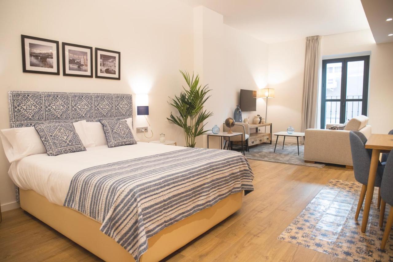 Nqn Aparts & Suites Sevilla ภายนอก รูปภาพ