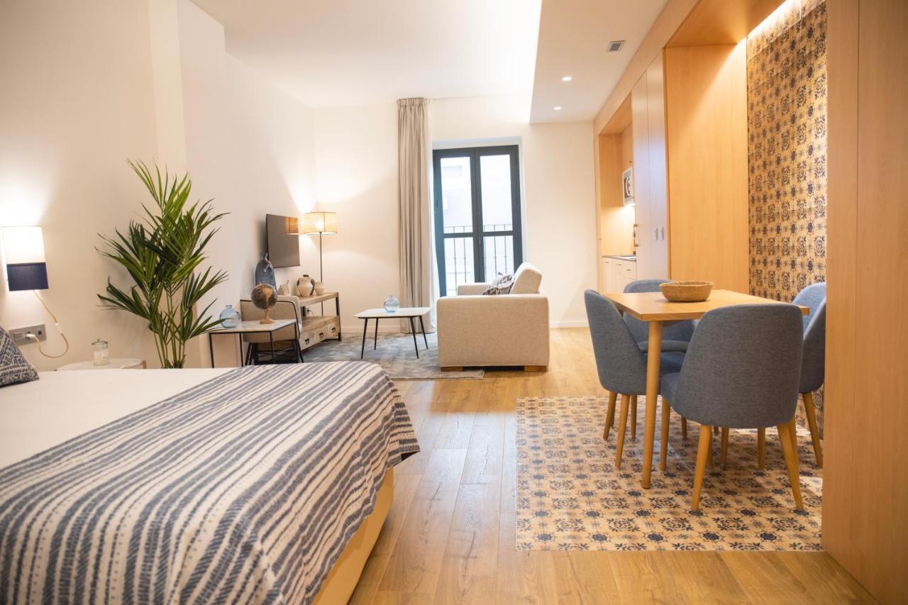 Nqn Aparts & Suites Sevilla ภายนอก รูปภาพ